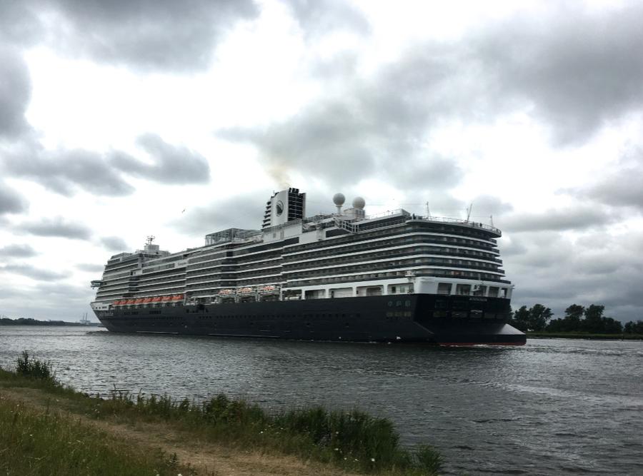 Amsterdam overweegt cruiseschepen volledig te verbieden