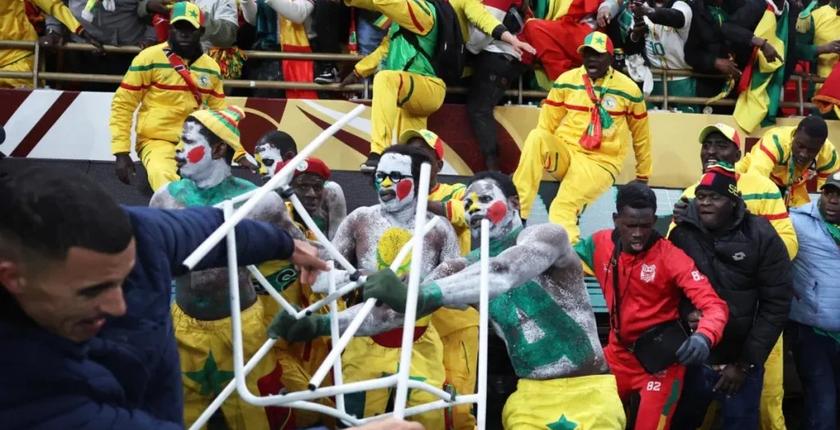 متابعة 18 مشجعا سنغاليا وجزائري في حالة إعتقال