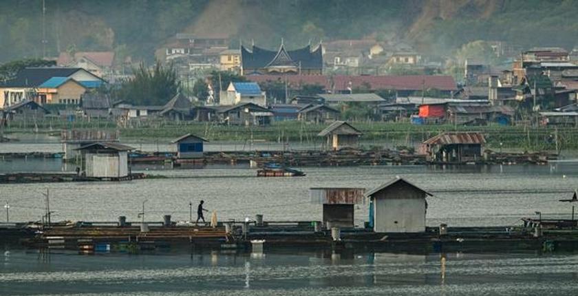 Un deslizamiento de tierra en Indonesia deja siete muertos y más de 80 desaparecidos