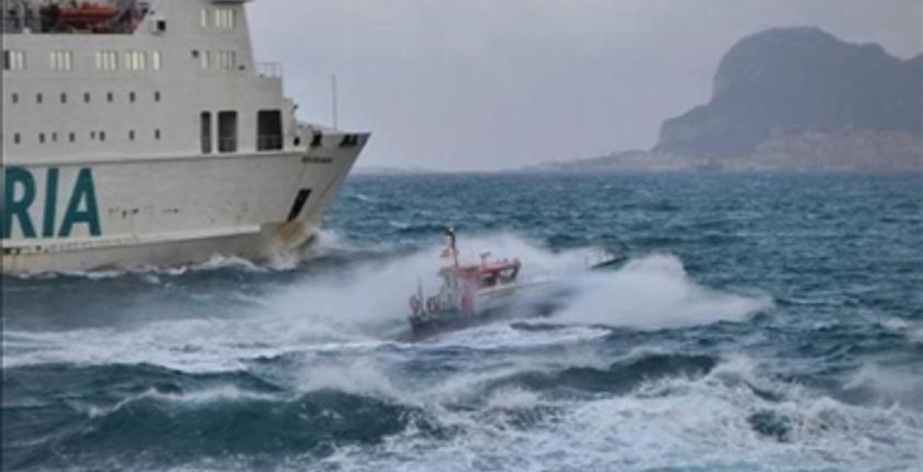 أحوال الطقس تتسبب في إغلاق ميناء طنجة