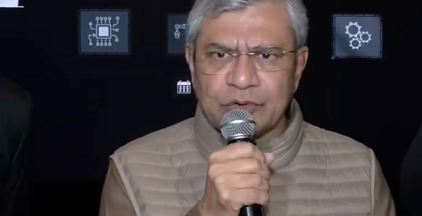 अश्विनी वैष्णव का कहना है कि भारत 6 प्रणालियों में अपनी बौद्धिक संपदा (आईपी) विकसित करेगा; 2035 तक दुनिया के सबसे महत्वपूर्ण सेमीकंडक्टर देशों में से एक बनने की राह पर अग्रसर है।