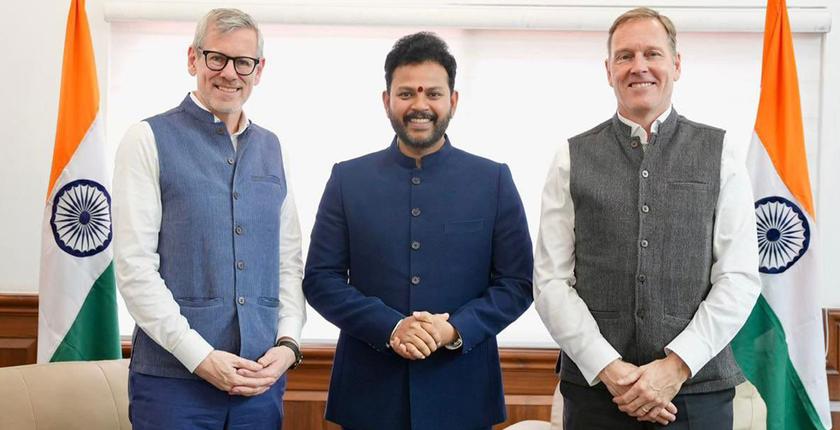 विमानन मंत्री नायडू ने भारतीय लघु एवं मध्यम उद्यमों को वैश्विक विमानन आपूर्ति श्रृंखलाओं में एकीकृत करने के लिए एयरबस के अधिकारियों से मुलाकात की।