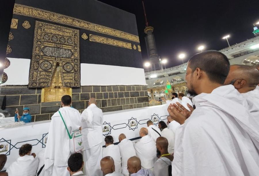 ما حكم تشبيه البشر بالملائكة؟