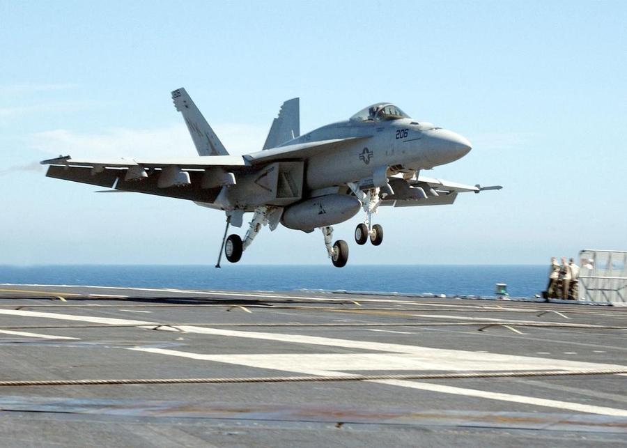 Les États-Unis déploient le porte-avions Abraham Lincoln au Moyen-Orient