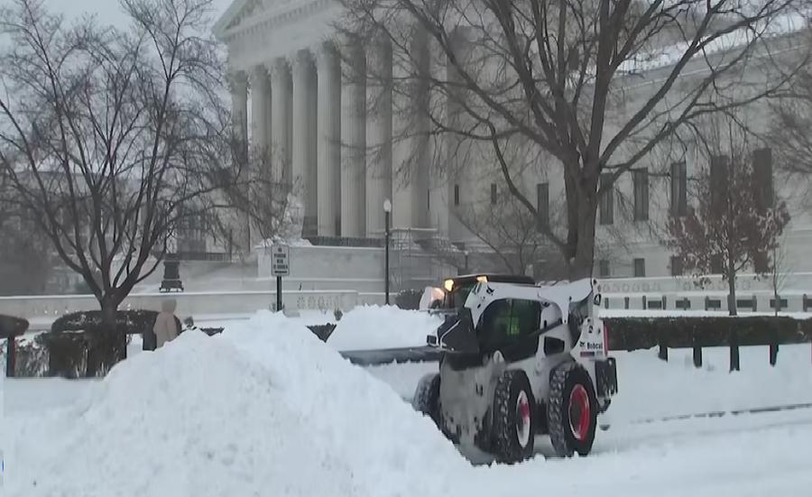 Winter storm leaves ten dead, disrupts life across the US
