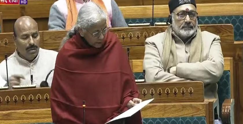 वित्त मंत्री सीतारमण ने अपने लगातार नौवें केंद्रीय बजट से पहले वित्त वर्ष 2025-26 के लिए आर्थिक सर्वेक्षण पेश किया।