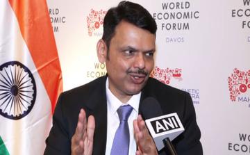देवेंद्र फडणवीस ने दावोस में कहा कि नए मुंबई हवाई अड्डे के पास स्थित रायगढ़ पेन ग्रोथ सेंटर कई जीसीसी और फिनटेक सम्मेलनों की मेजबानी करेगा।
