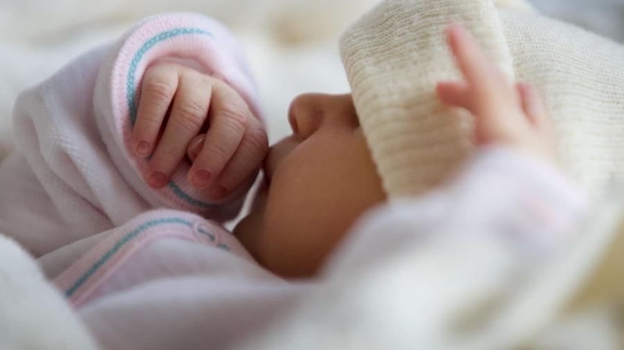 France : Zaid, le premier bébé de 2026 déjà victime de haine raciste