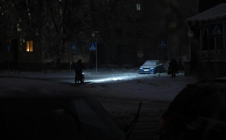 Russian offensive leaves over a million Ukrainians without heat amid freezing cold