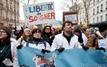 Doctors’ strike: 2,000 specialists head to Brussels to protest government health policy