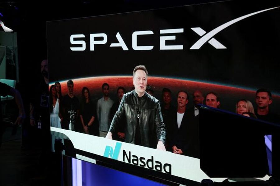 Elon Musk annonce le changement de nom de SpaceXAI en SpaceXSI