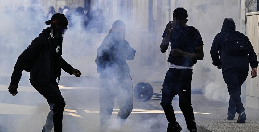 Francia: Adolescente presentado ante juez por ataque violento durante protestas estudiantiles en Marsella