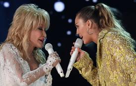 Miley Cyrus rend un hommage bouleversant à Dolly Parton au Hollywood Bowl
