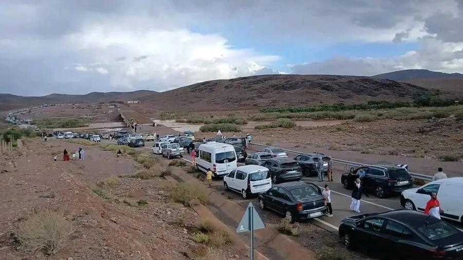 السيول تجتاح الجنوب الشرقي وتقطع طرقا رئيسية بعدة مناطق