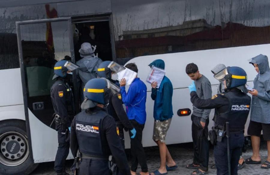 Más de 150 migrantes en Ceuta eligen regresar a Marruecos tras evacuación