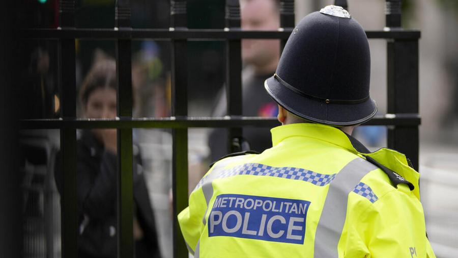 英国母亲因以色列之行被警方质询，引发对预防性转介的担忧
