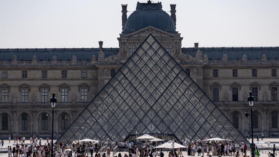 Le Louvre bloqué par des étudiants mobilisés contre la répression policière