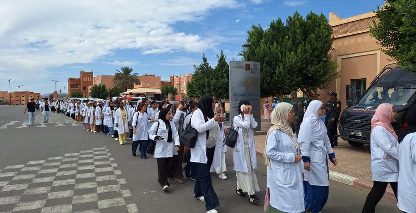 مسيرة احتجاجية لطلبة التمريض بورزازات تندد بظروف التداريب