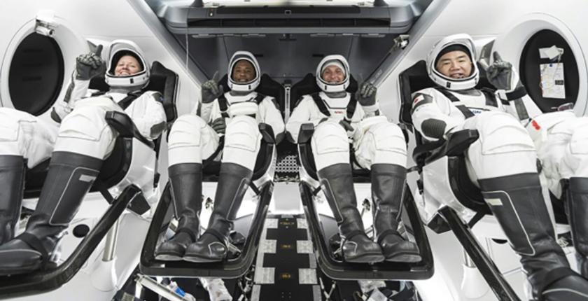 SpaceX, Falcon 9 roketini Uluslararası Uzay İstasyonu'na dört astronotla fırlattı