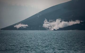 Indonésie : deux nouvelles îles repérées près du volcan Anak Krakatau après les éruptions