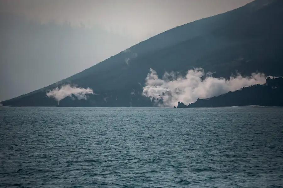 Indonésie : deux nouvelles îles repérées près du volcan Anak Krakatau après les éruptions