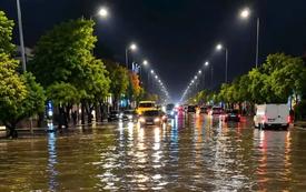 أمطار قوية تغرق وجدة