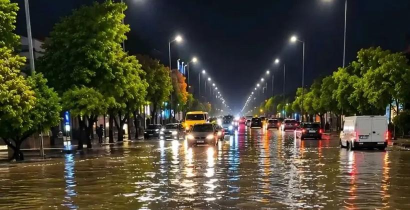 أمطار قوية تغرق وجدة