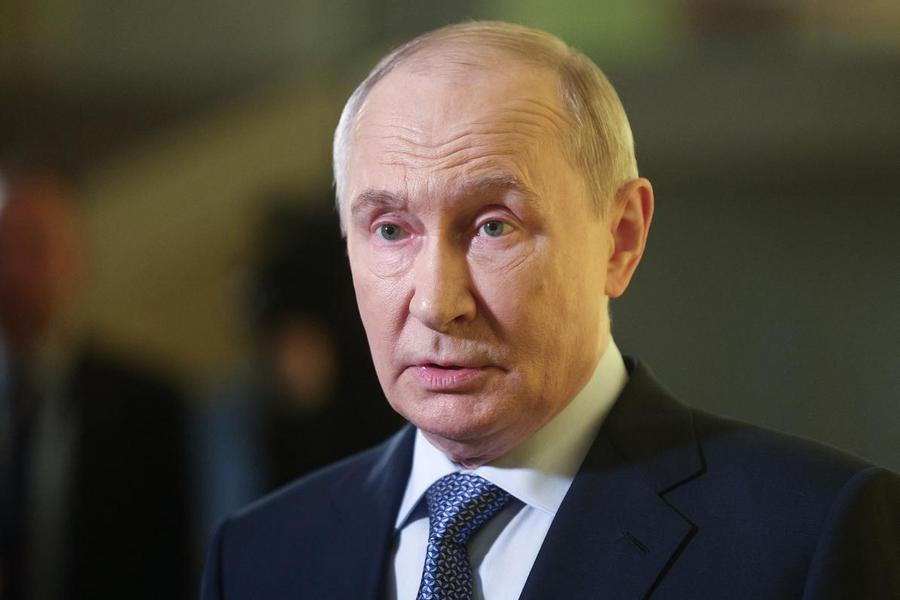 Russie : Poutine supervise des exercices militaires avec plus de 47 000 soldats