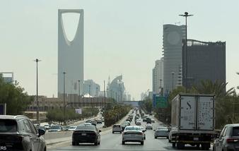 السعودية تعترض صاروخا بالستيا في الرياض