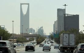 السعودية تعترض صاروخا بالستيا في الرياض