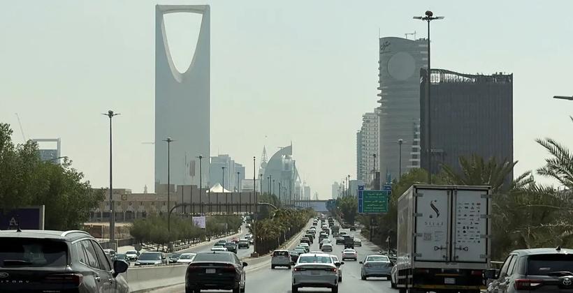 السعودية تعترض صاروخا بالستيا في الرياض