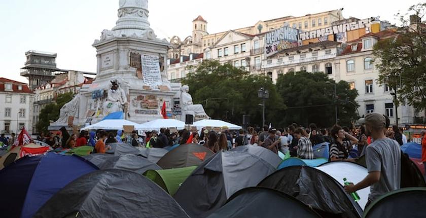 Portugal : 55 arrestations lors du démantèlement de campements contre la crise du logement