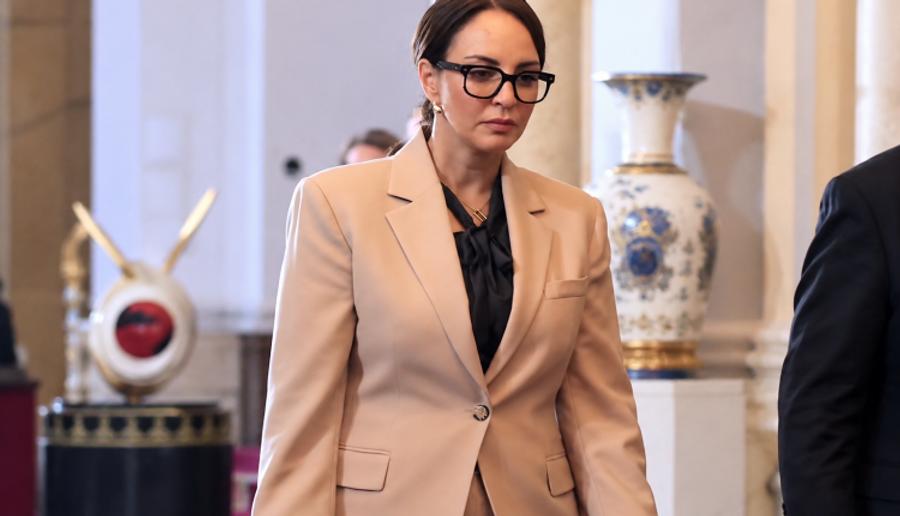 جلالة الملك يقبل طلب إعفاء الوزيرة المنتدبة ماديحة خيير