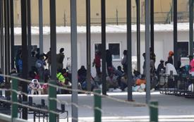 سلطات سبتة ترحل مهاجرين أفارقة إلى المغرب