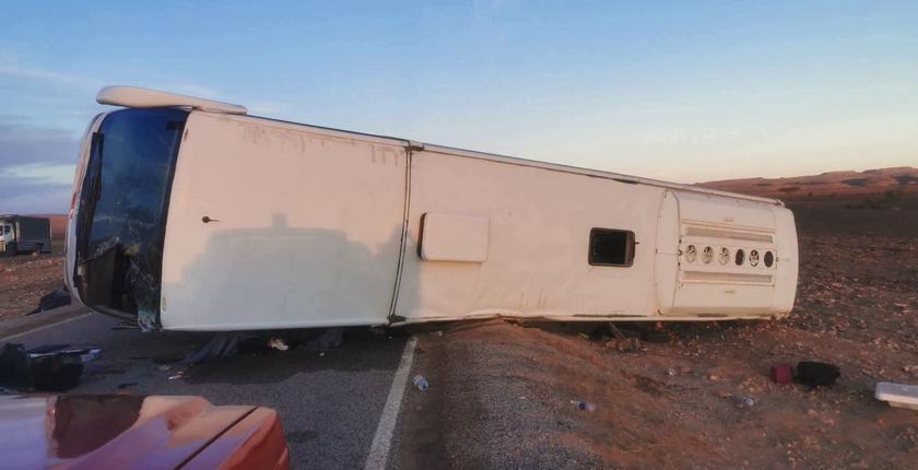 Acidente de ônibus em Zagora deixa quatro mortos enquanto promotor marroquino abre investigação