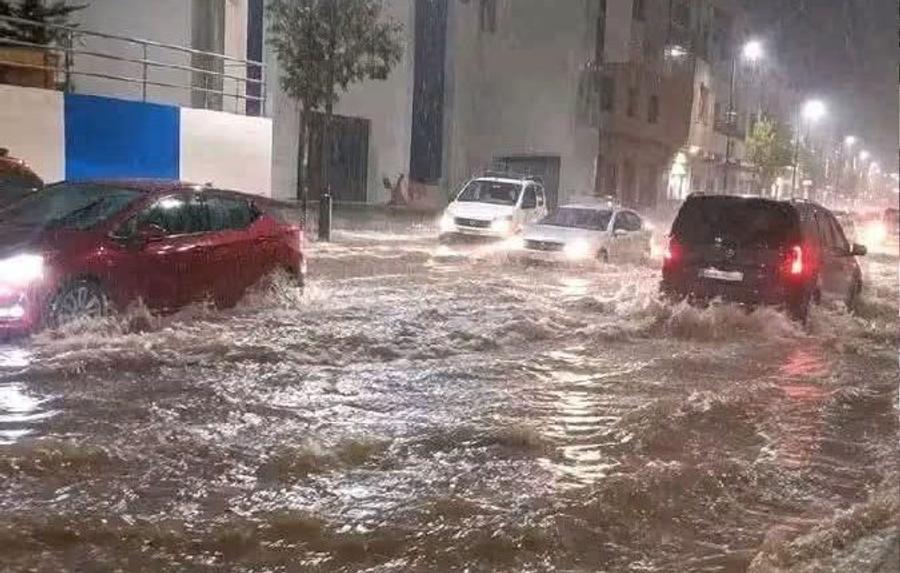 أمطار قوية تغرق الحسيمة