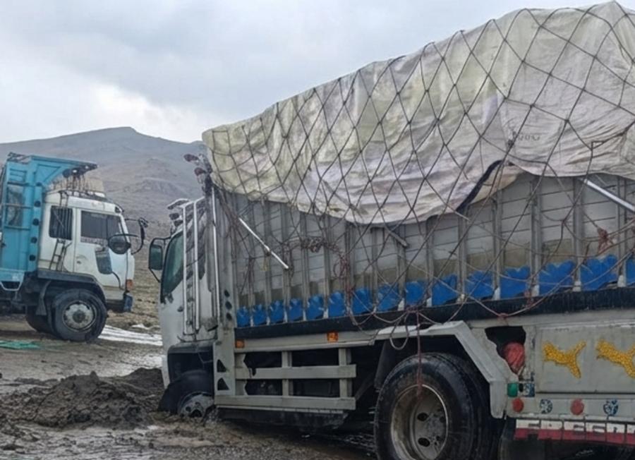 السيول تحاصر زوار موسم بإملشيل