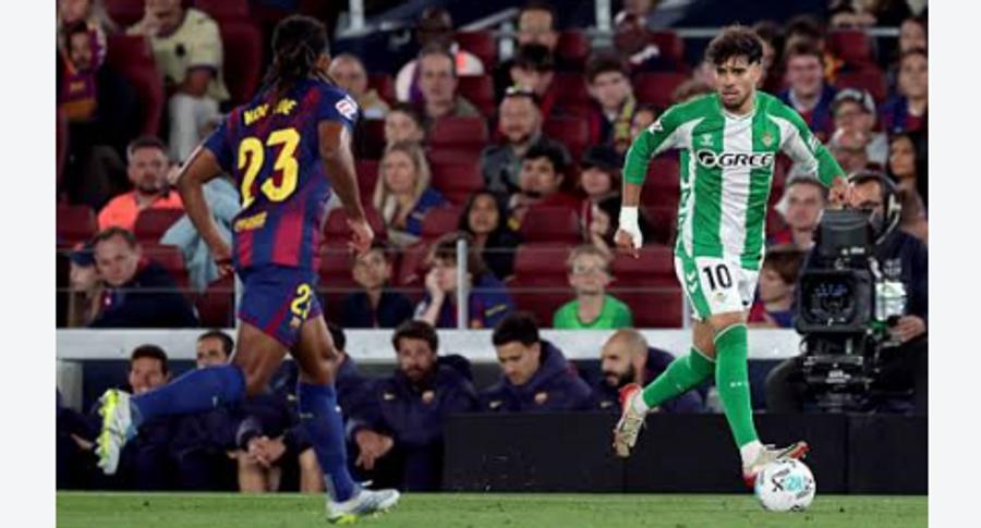 برشلونة يواجه بيتيس في اختبار صعب بالليغا