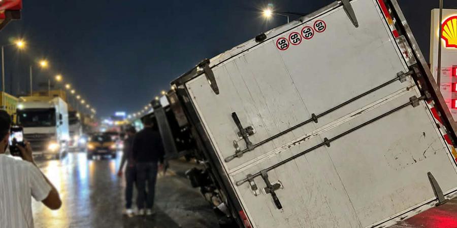 Casablanca: Truck Overturns After Collision Between Two Heavy Vehicles in Aïn Sebaâ