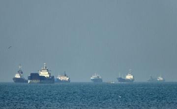 Capitani di petroliere offrono pacchetti retributivi elevati per rischiare di navigare attraverso lo Stretto di Hormuz