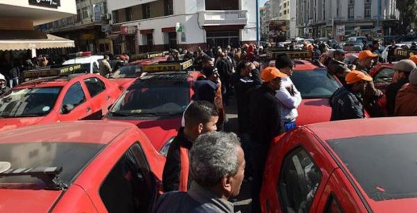 السلطات تمنع احتجاج سيارات الأجرة في شارع محمد السادس بالبيضاء
