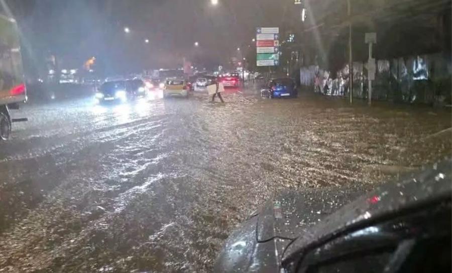 سيول قوية تغرق شوارع بني ملال