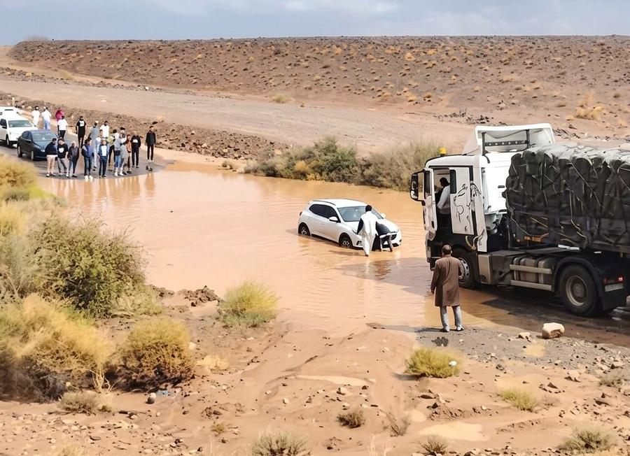 السيول تقطع الطريق بين ورزازات وقلعة مكونة