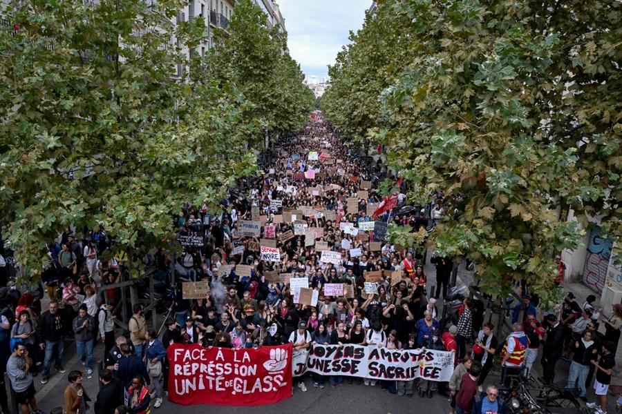 French high school students prepare for another nationwide mobilization
