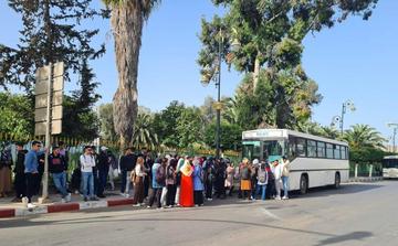 جماعة القصر الكبير تكشف تحركاتها لمعالجة معاناة الطلبة مع النقل