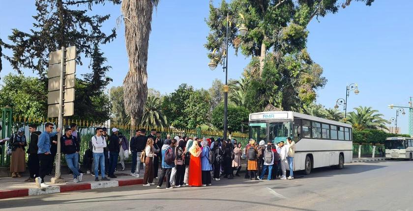 جماعة القصر الكبير تكشف تحركاتها لمعالجة معاناة الطلبة مع النقل