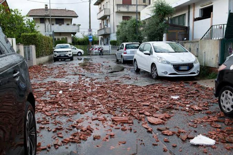 إيطاليا.. عواصف قوية تتسبب في فيضانات وأضرار بعدة مناطق