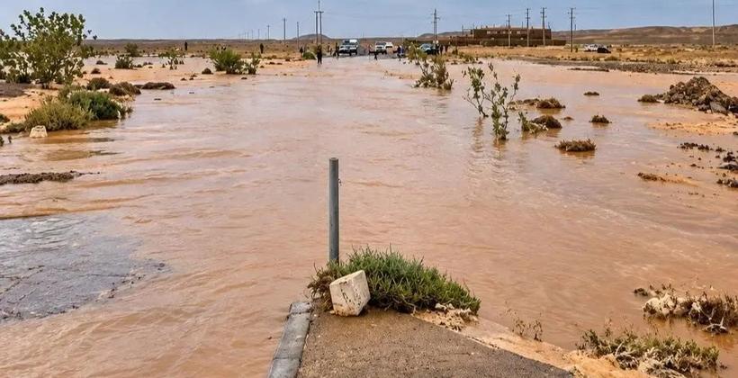 السيول تقطع حركة السير بـ 3 طرق جهوية بالمملكة