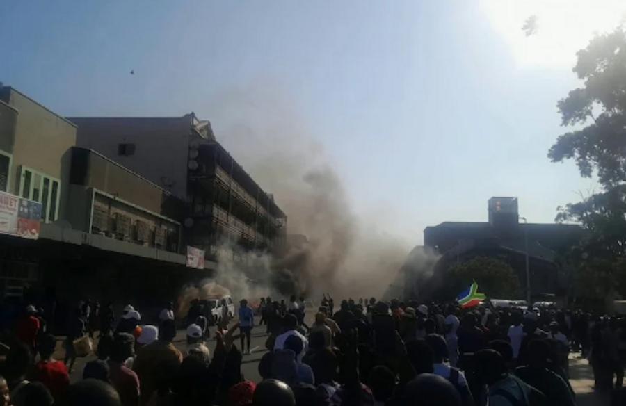 La violenza anti-foreigner riemerge in Sudafrica