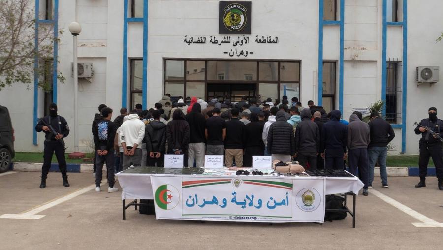 الجزائر توقف 61 مغربيا بتهمة التخطيط لأعمال تخريبية